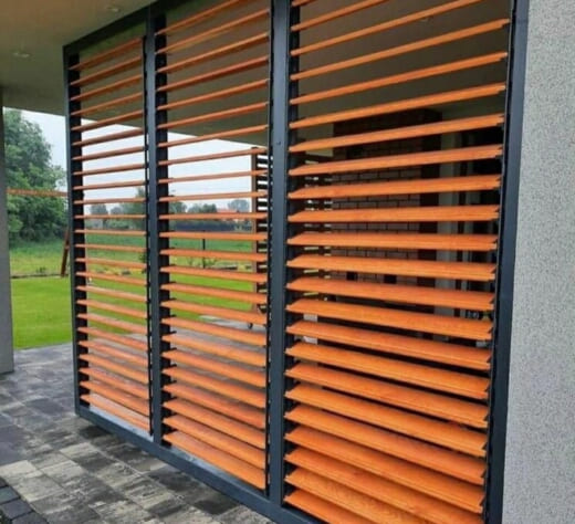 Деревянные жалюзи для террасы