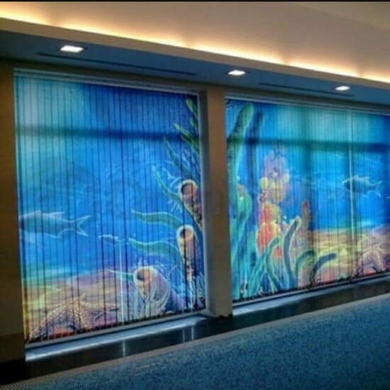 Вертикальные жалюзи для витрин