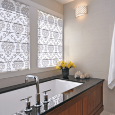 Рулонные шторы для ванной комнаты цена. Купить в «Мастерская Жалюзи»